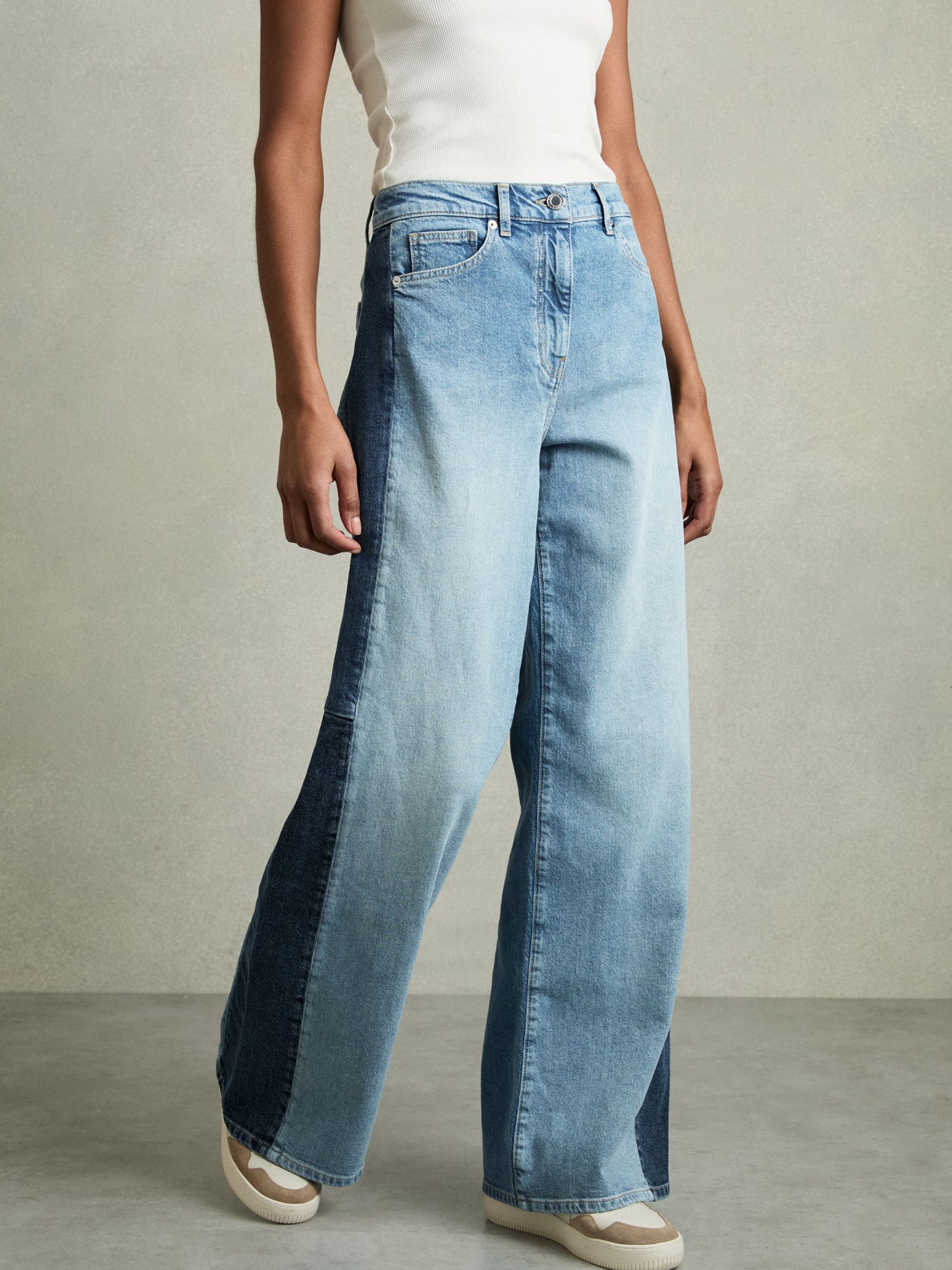 Wide Leg Contrast Panel Jeans in Light Blue