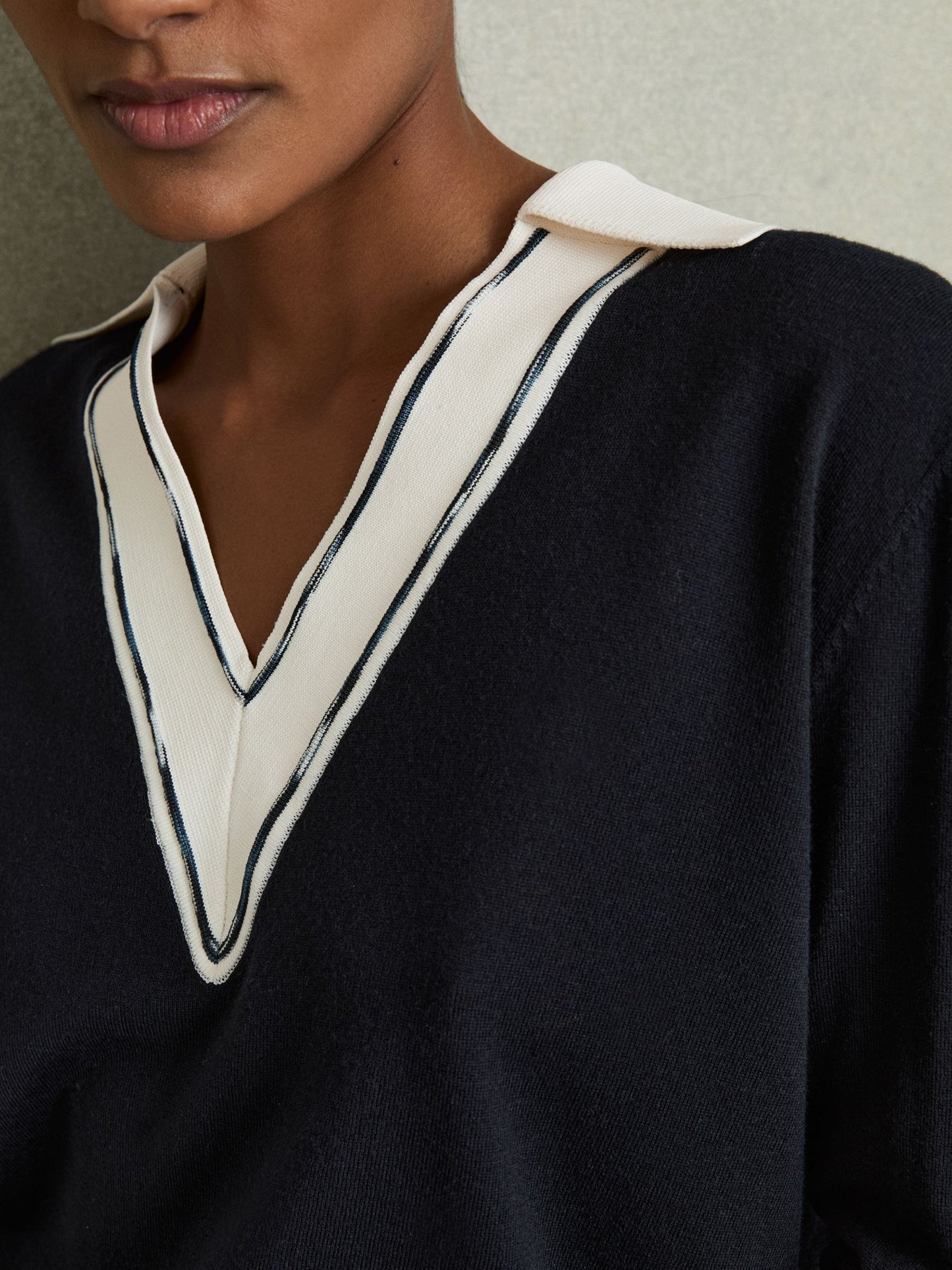 Wool Collared Cricket Jumper in Navy/White