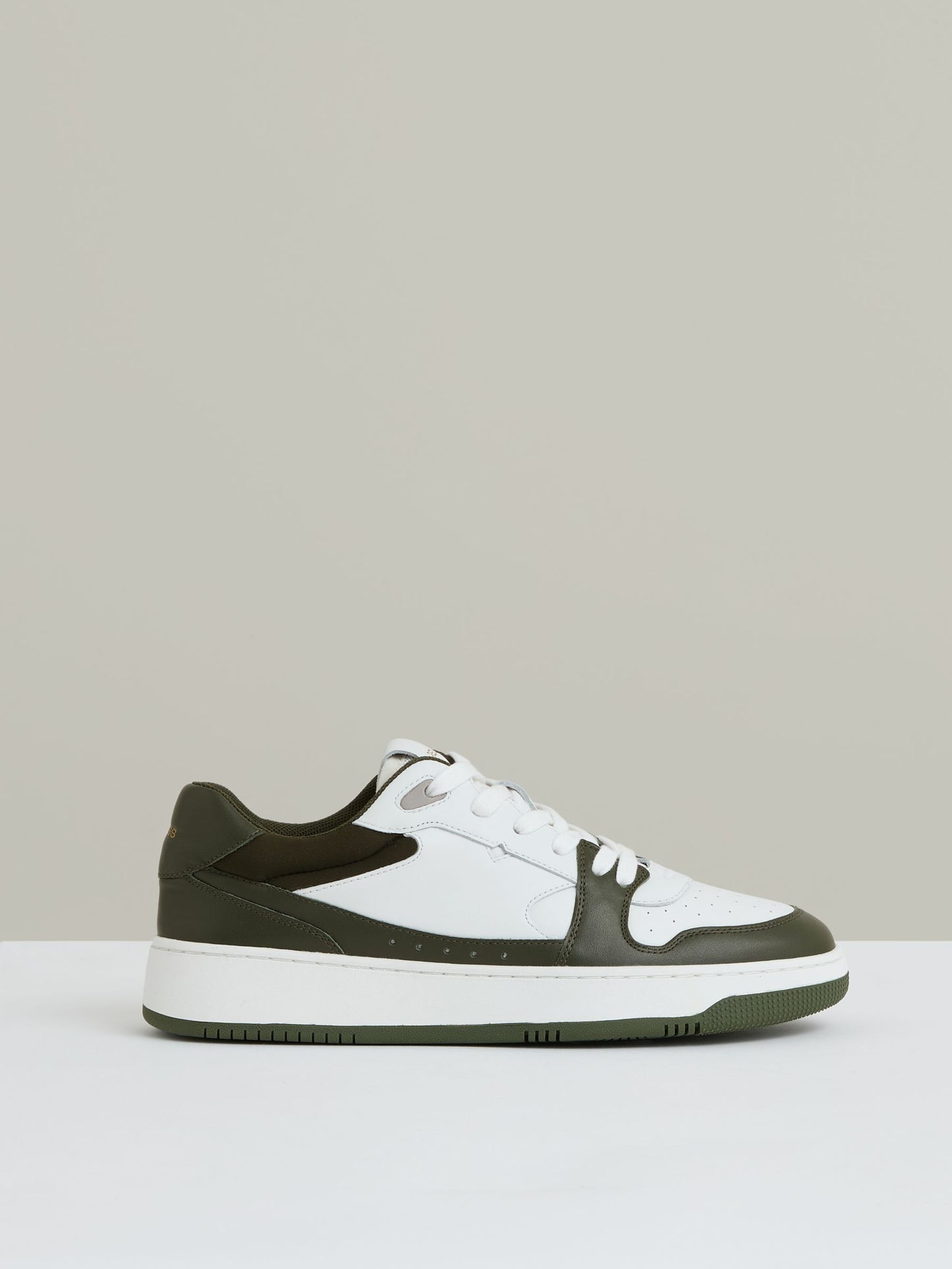 Reiss Leather Panelled Trainers in Khaki/White