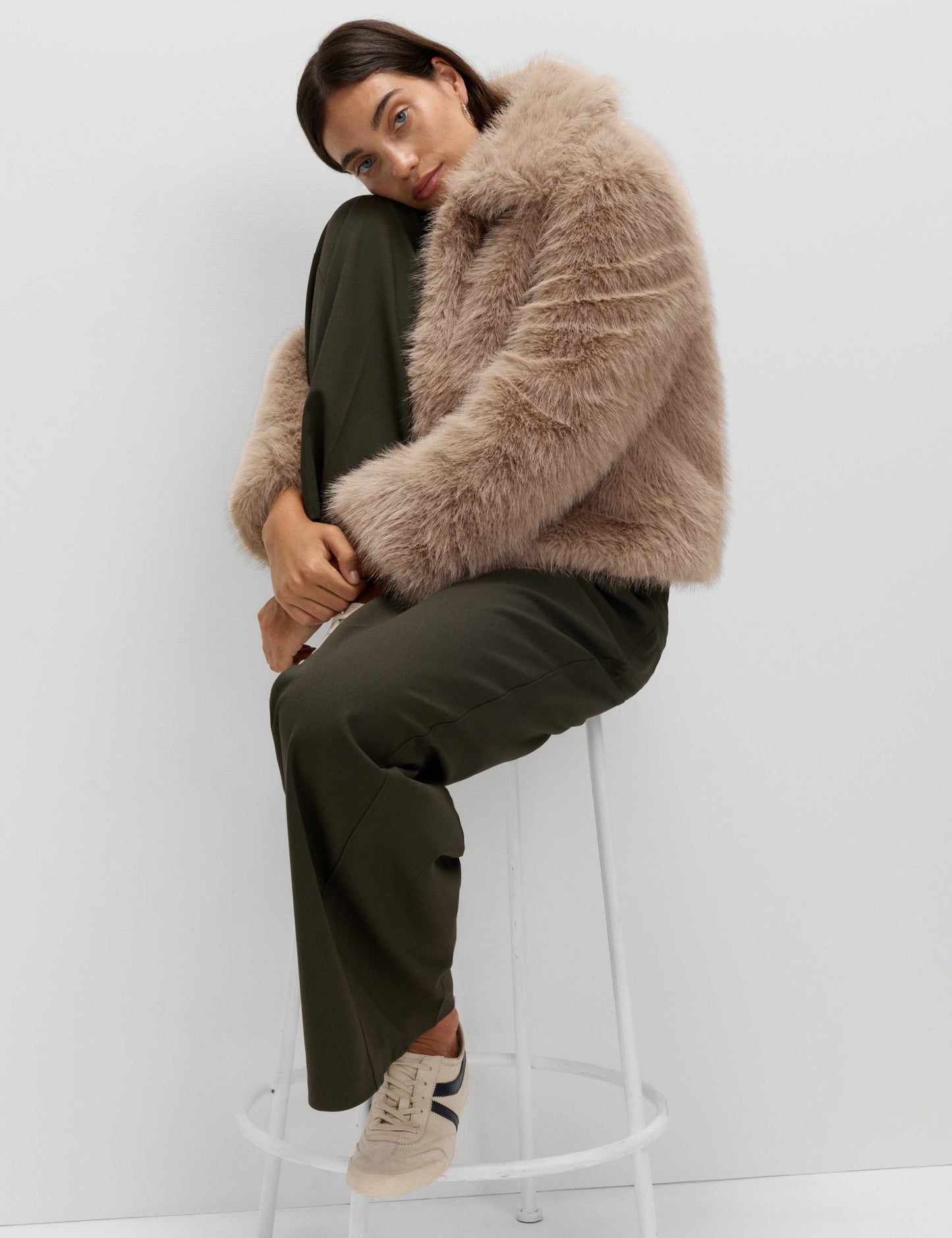 Faux Fur Collared Short Jacket