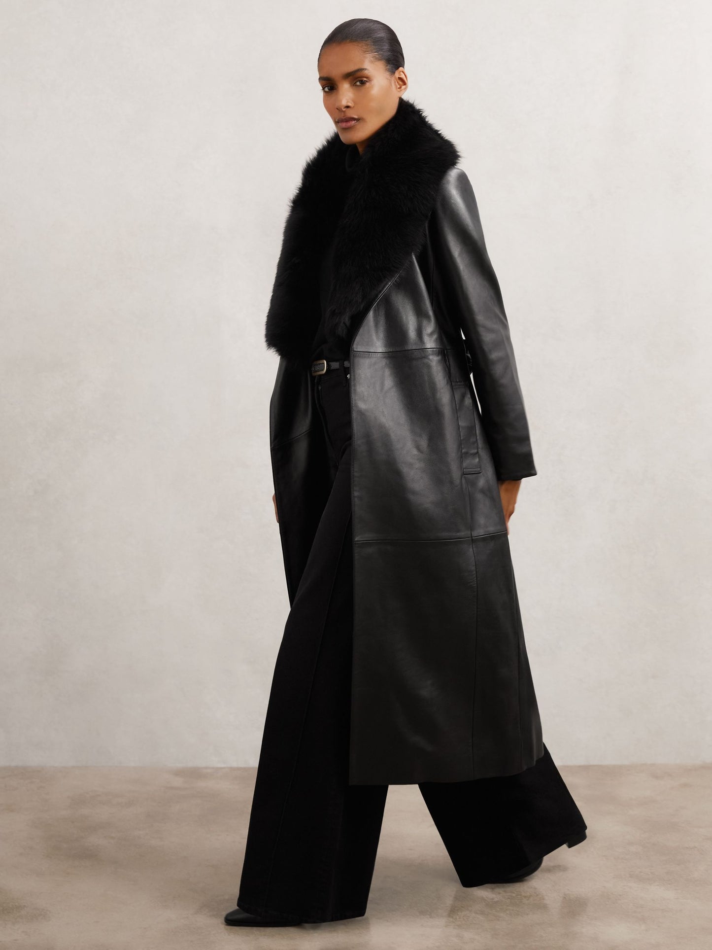 Leather Trench Coat With Shearling Collar in Black