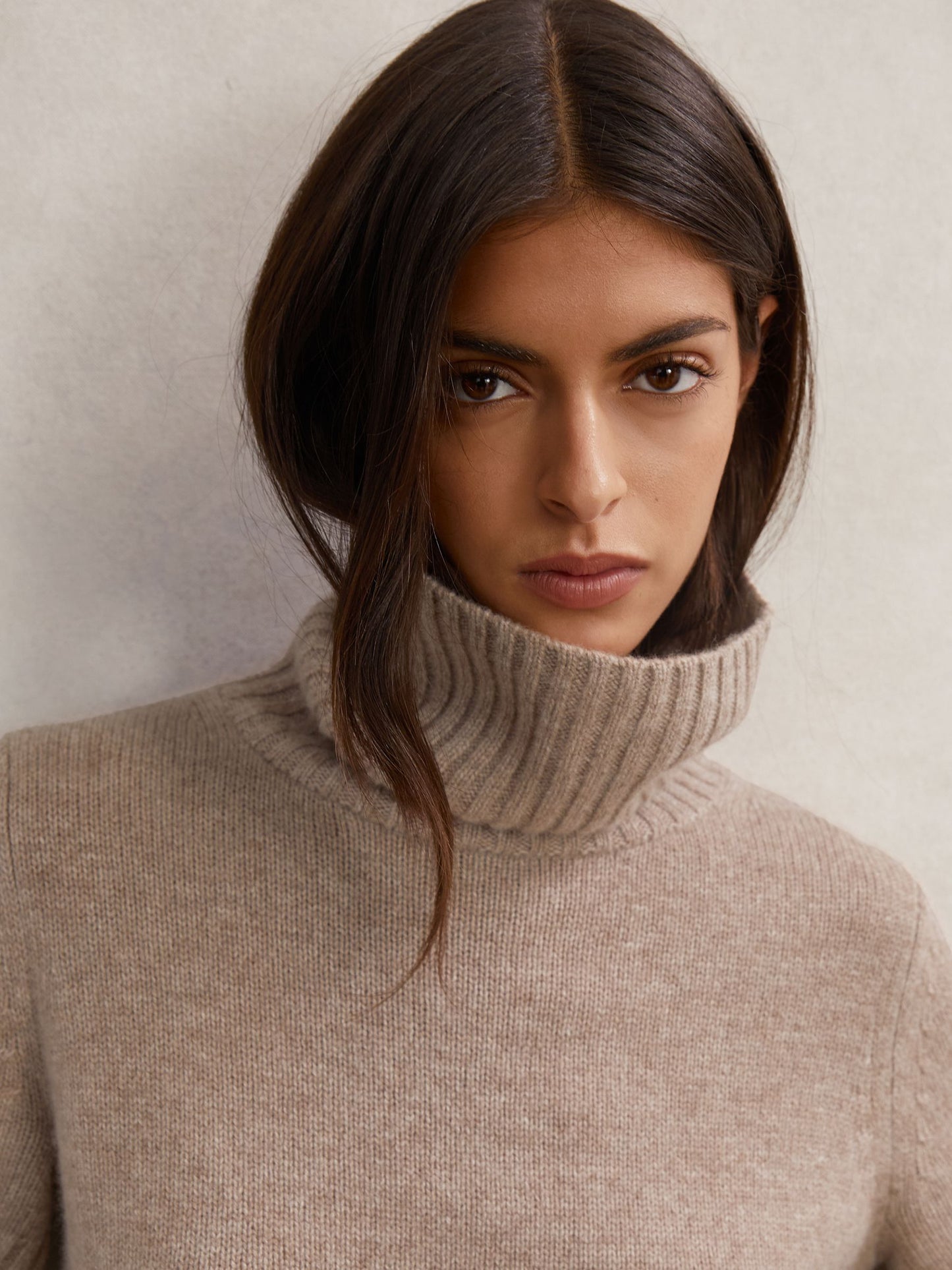 Cashmere Short-Sleeve Roll-Neck Jumper in Oatmeal Neutral