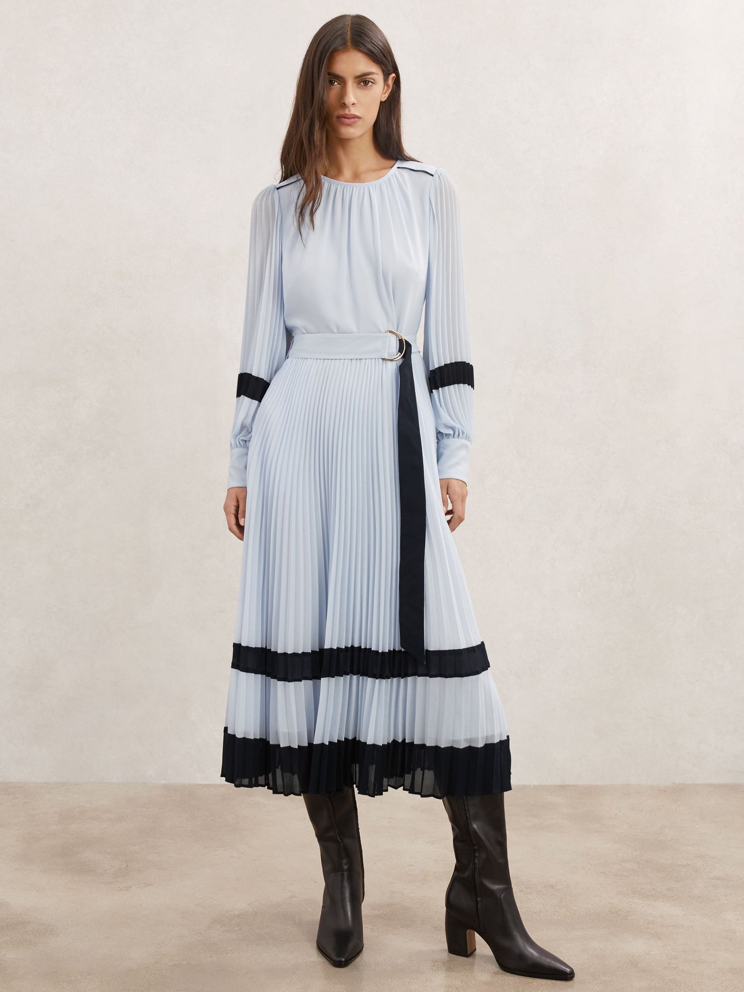 Colour-Block Pleated Midi Dress in Blue/Navy