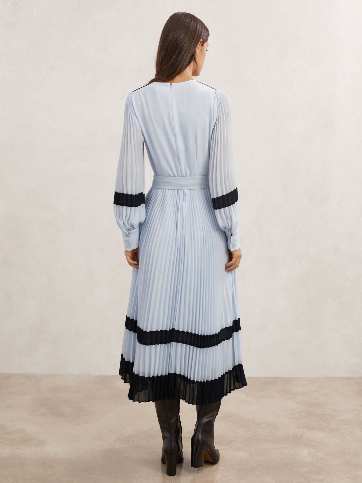 Colour-Block Pleated Midi Dress in Blue/Navy