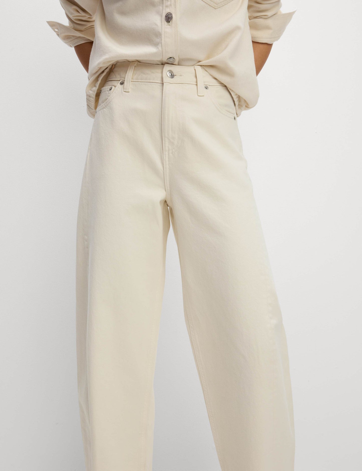 Mid Rise Barrel Jeans