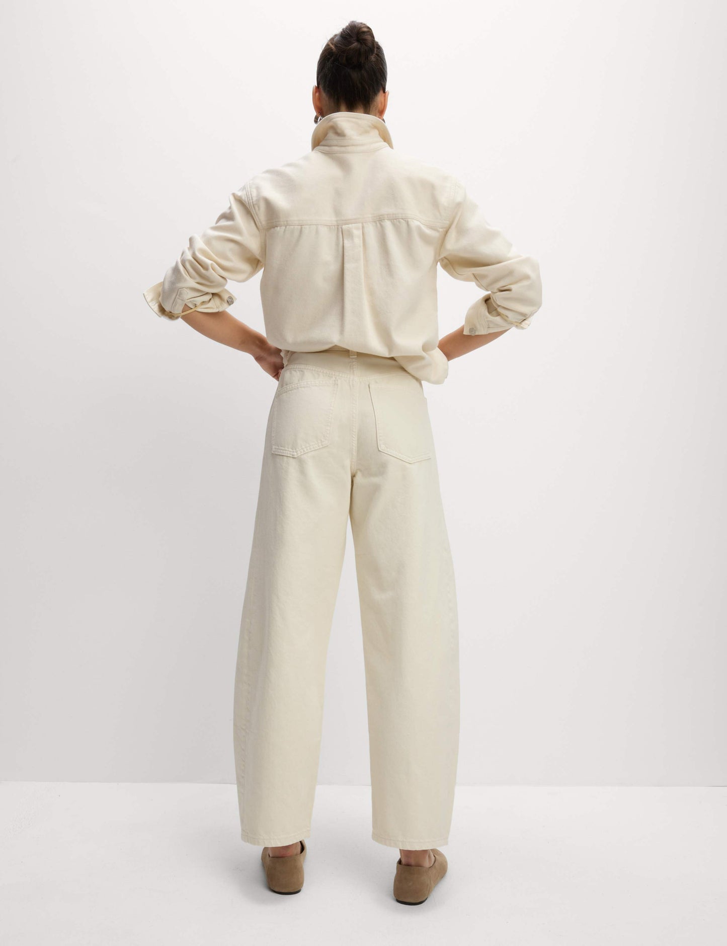 Mid Rise Barrel Jeans