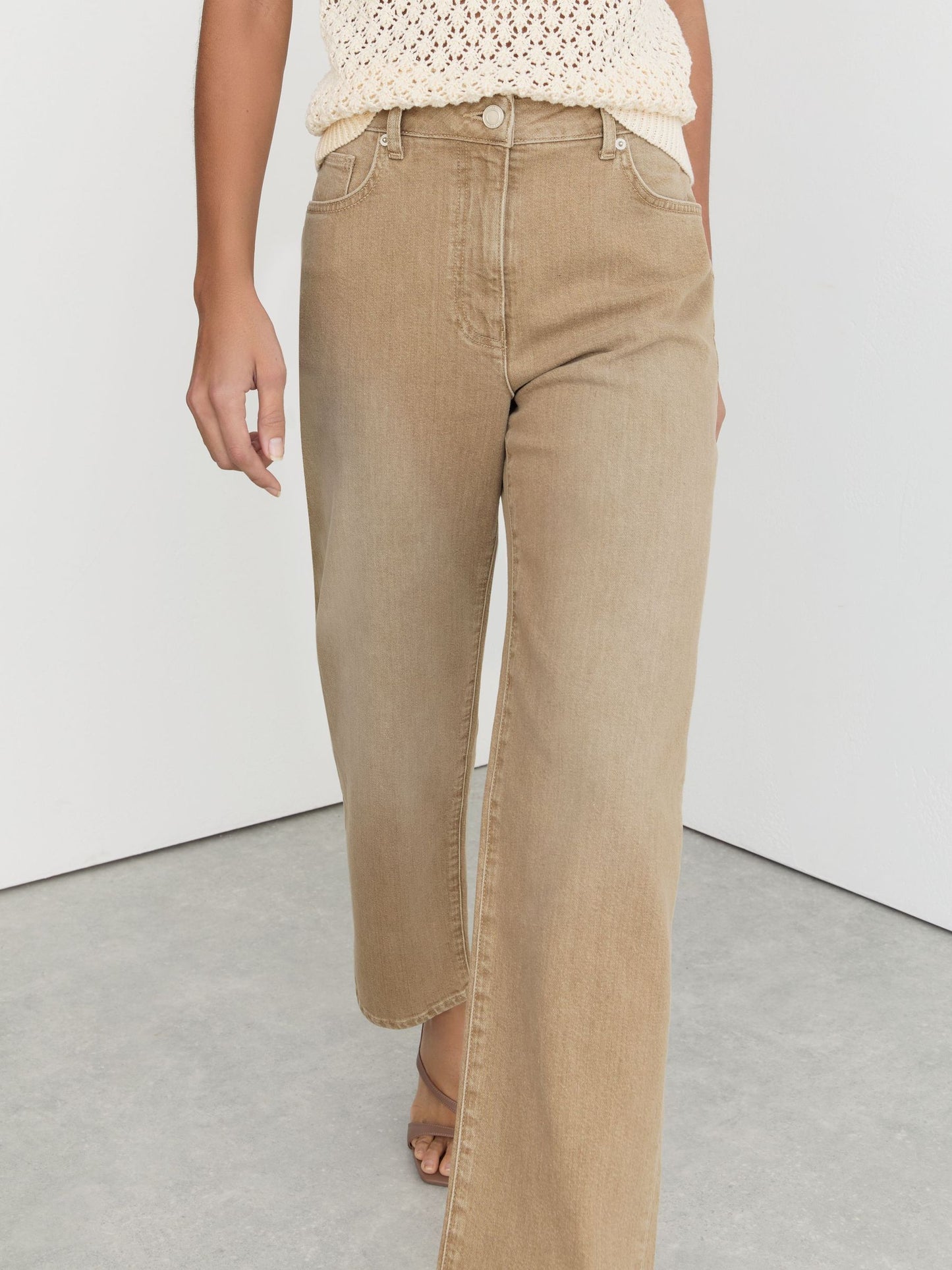 Mid-Rise Straight-Leg Jeans in Neutral