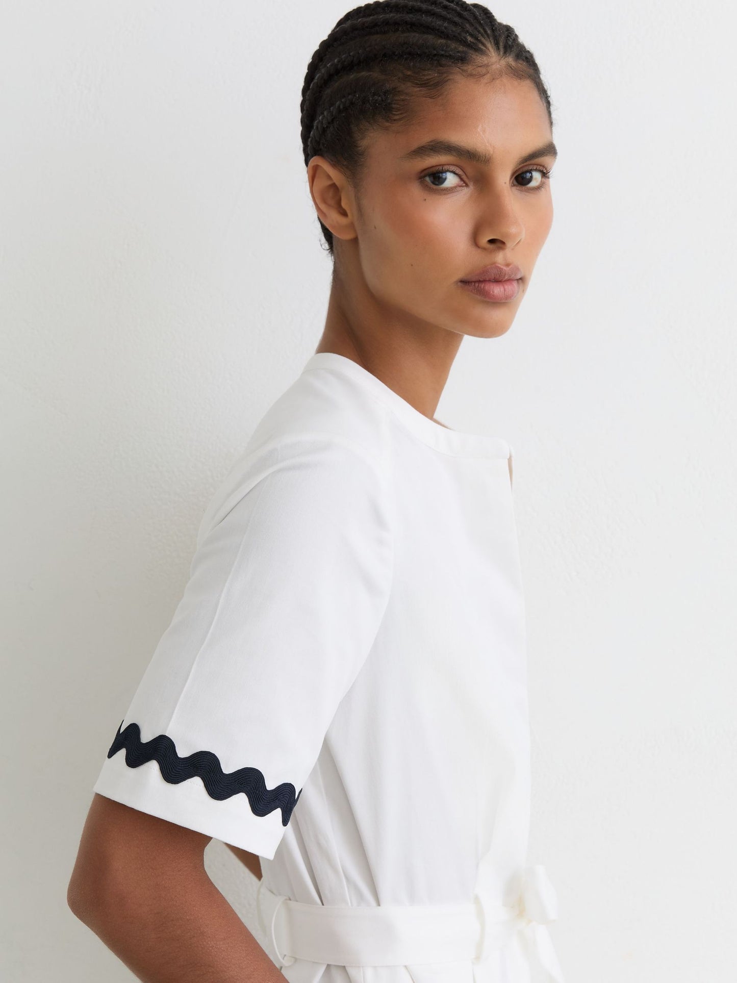 Stretch-Cotton Wave-Trim Midi Dress in Ivory/Navy