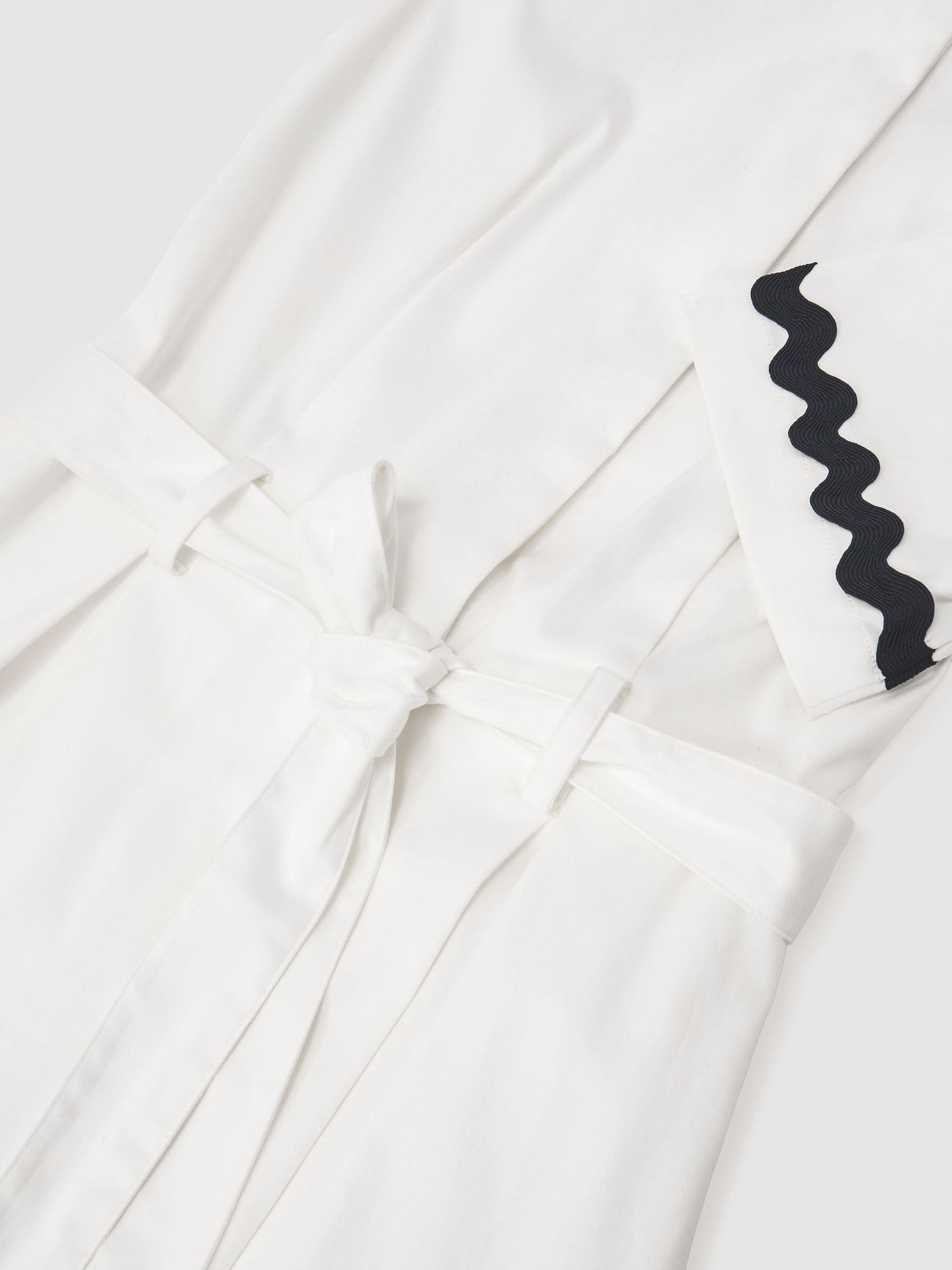 Stretch-Cotton Wave-Trim Midi Dress in Ivory/Navy