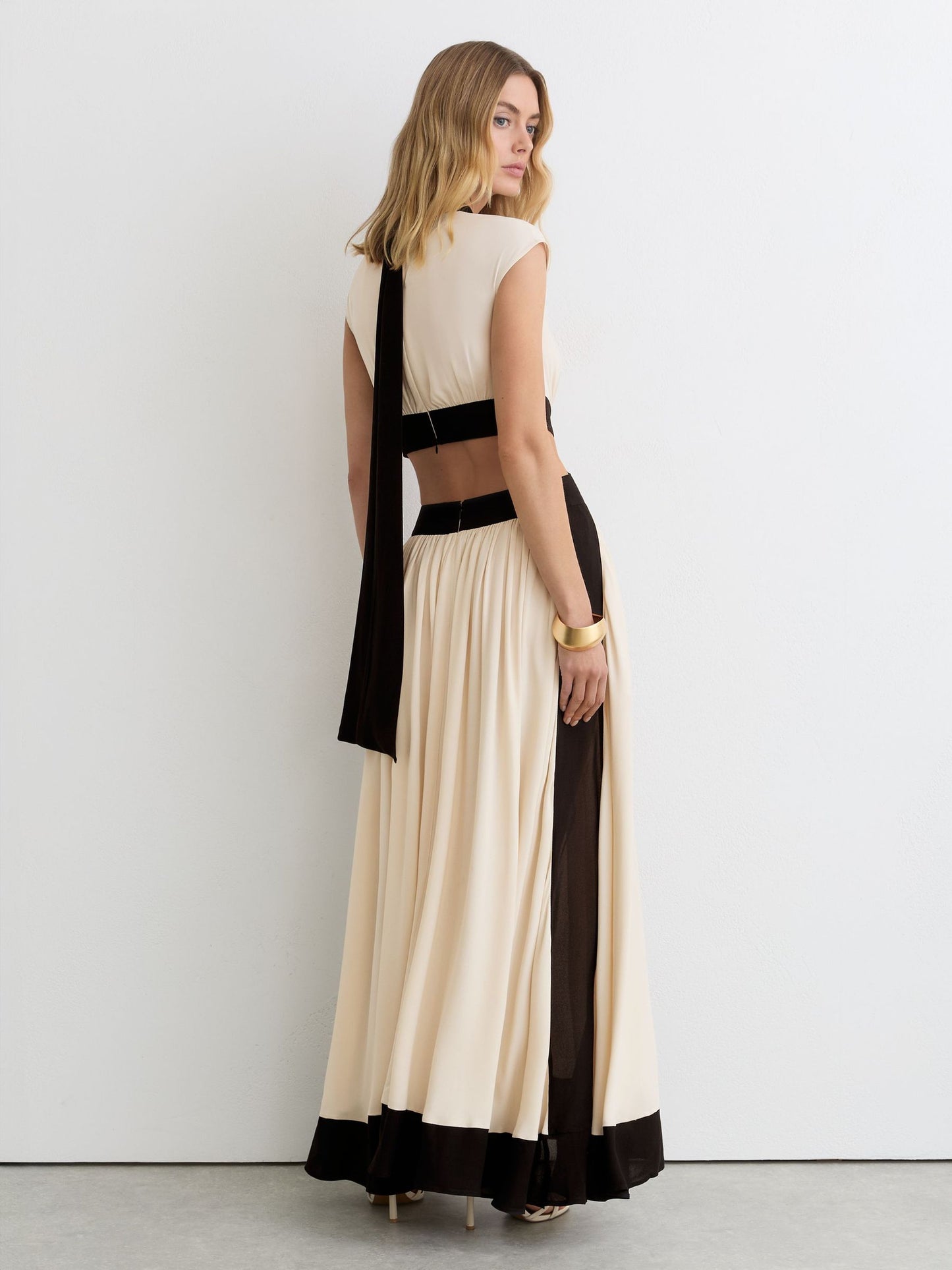 Cut-Out Waist Contrasting Maxi Dress in Ivory/Black