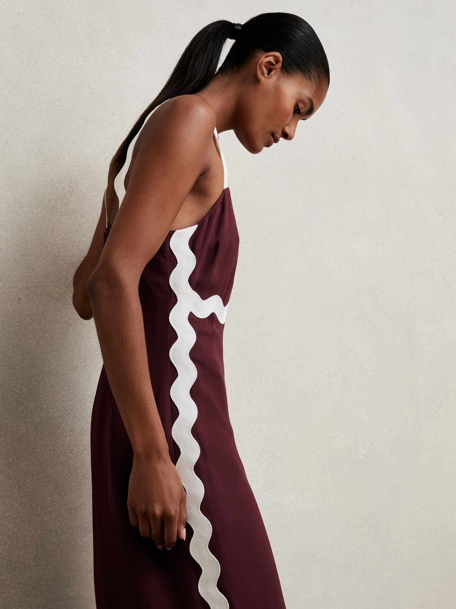 Wave-Trim Crepe Midi Dress in Burgundy – Newin.Style