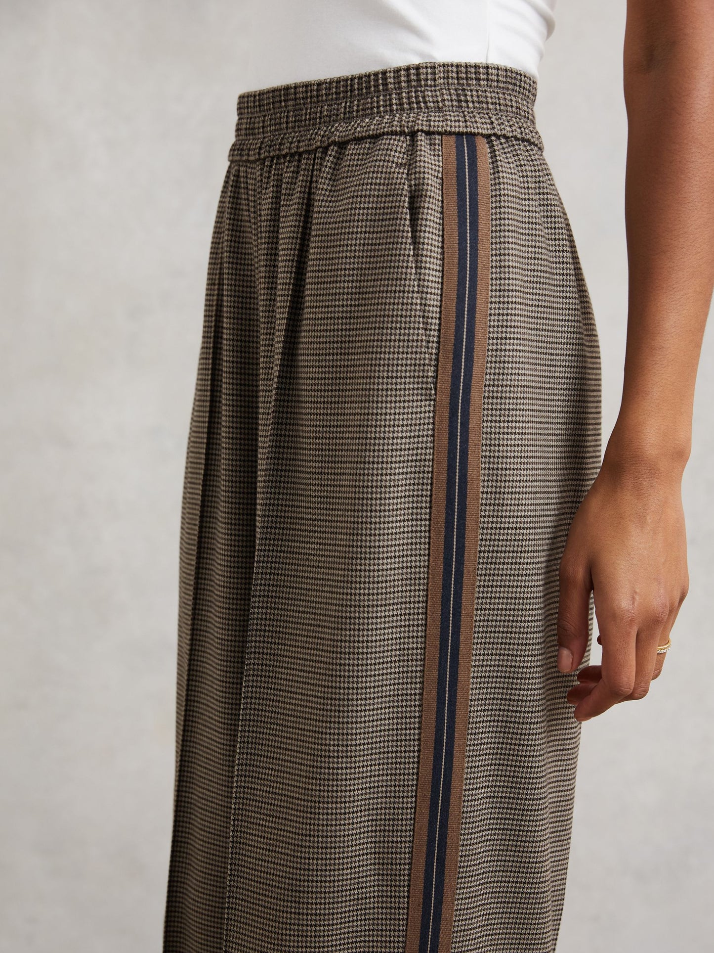 Side-Stripe Wide-Leg Check Trousers in Neutral Check