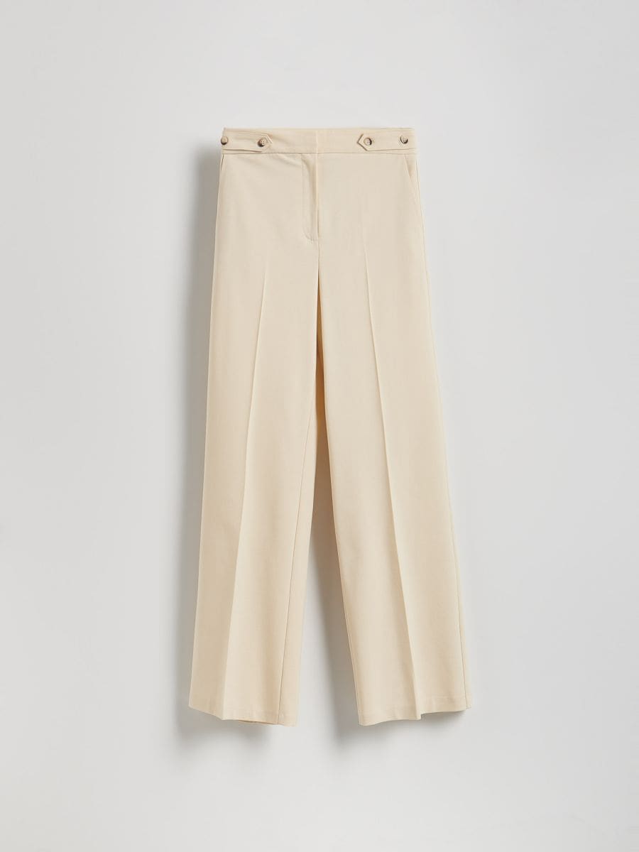 Straight trousers with creases