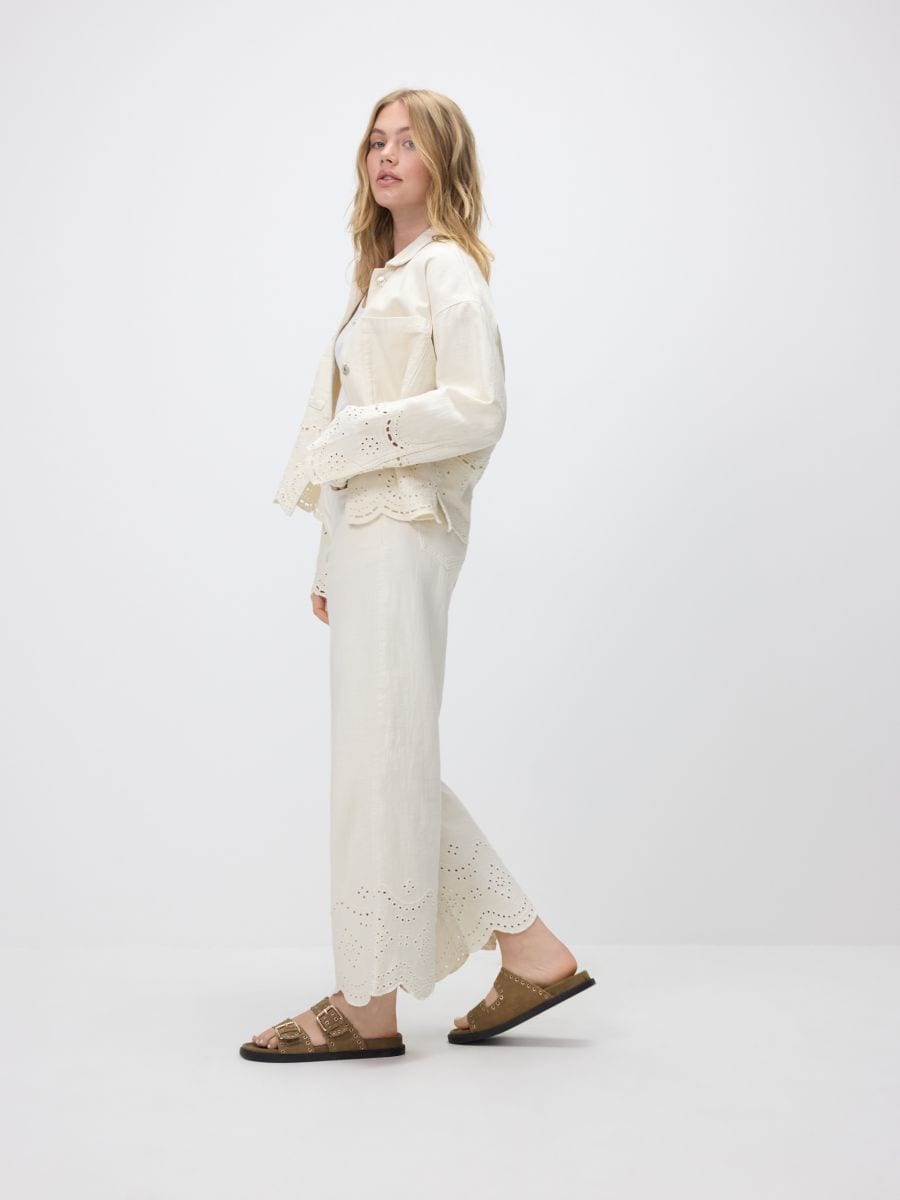 Wide-leg jeans with lace pattern