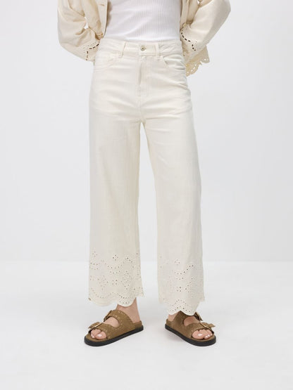 Wide-leg jeans with lace pattern