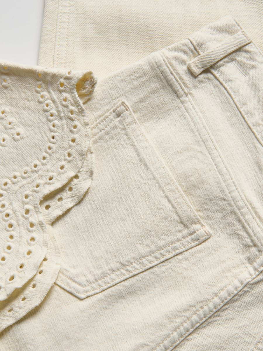 Wide-leg jeans with lace pattern