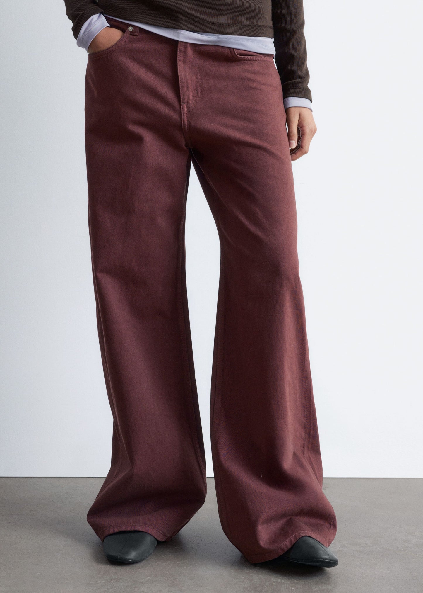 Relaxed Wide-Leg Jeans