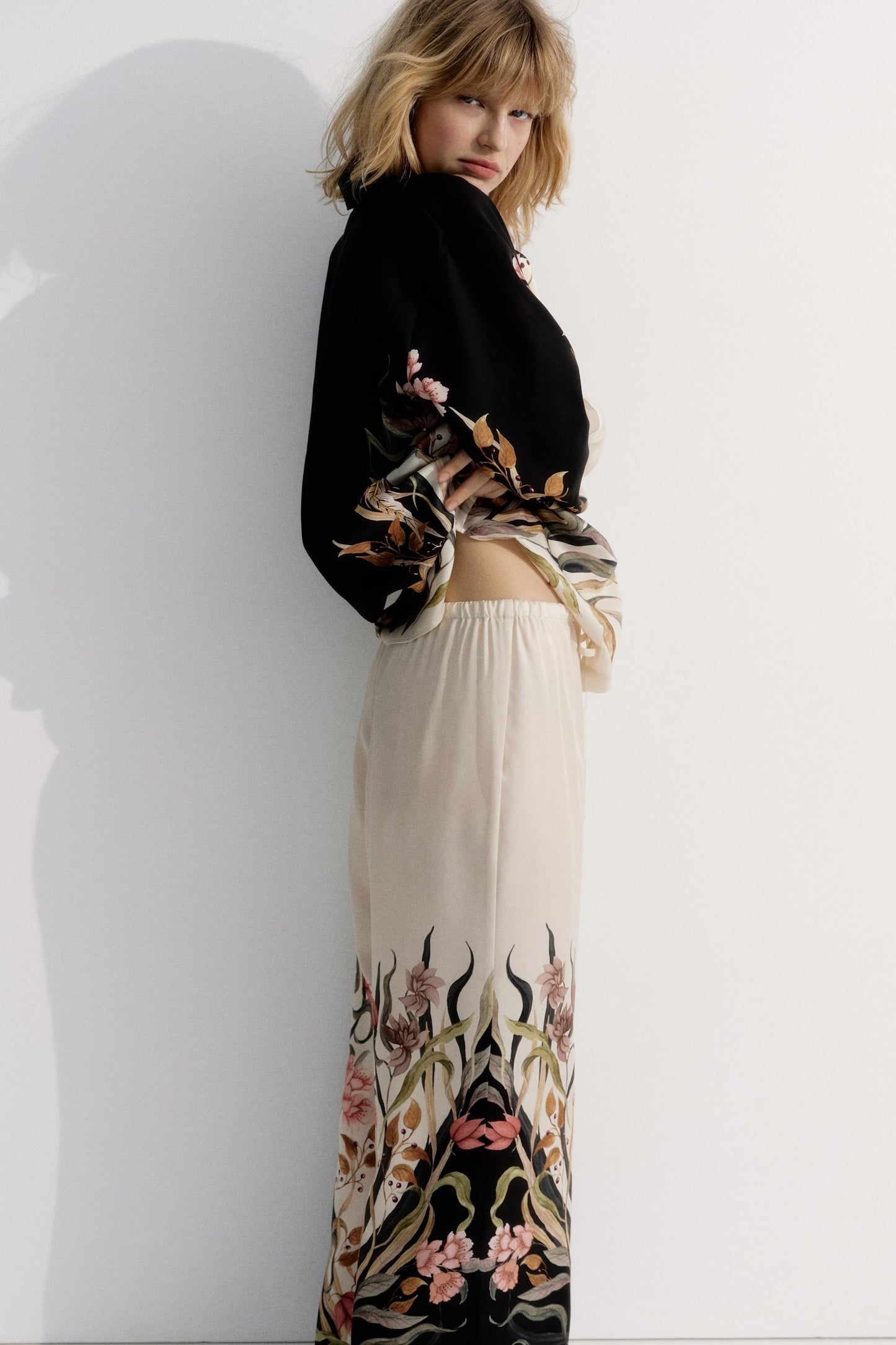 Printed drawstring trousers
