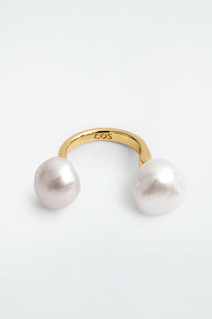 Floating freshwater pearl ring