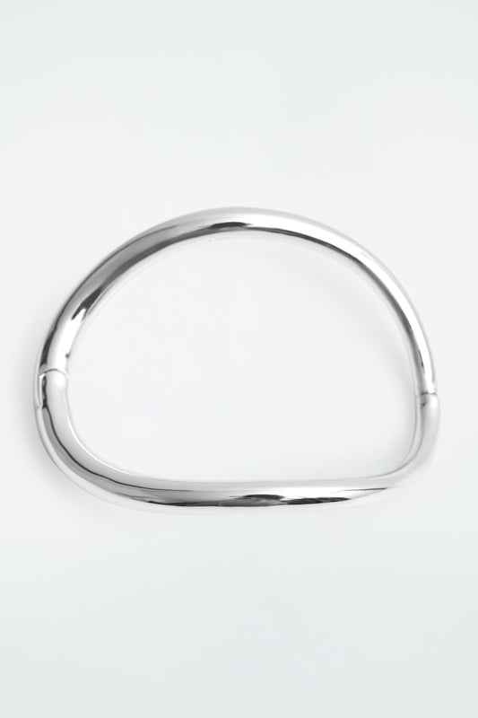 Curved hinged bangle