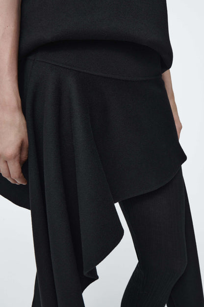 The double-faced asymmetric skirt