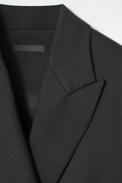 The tailored peak-lapel blazer
