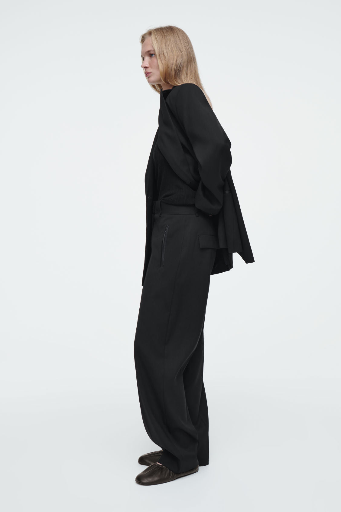 The tailored barrel-leg trousers