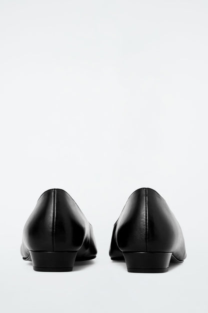Square-toe leather court shoes