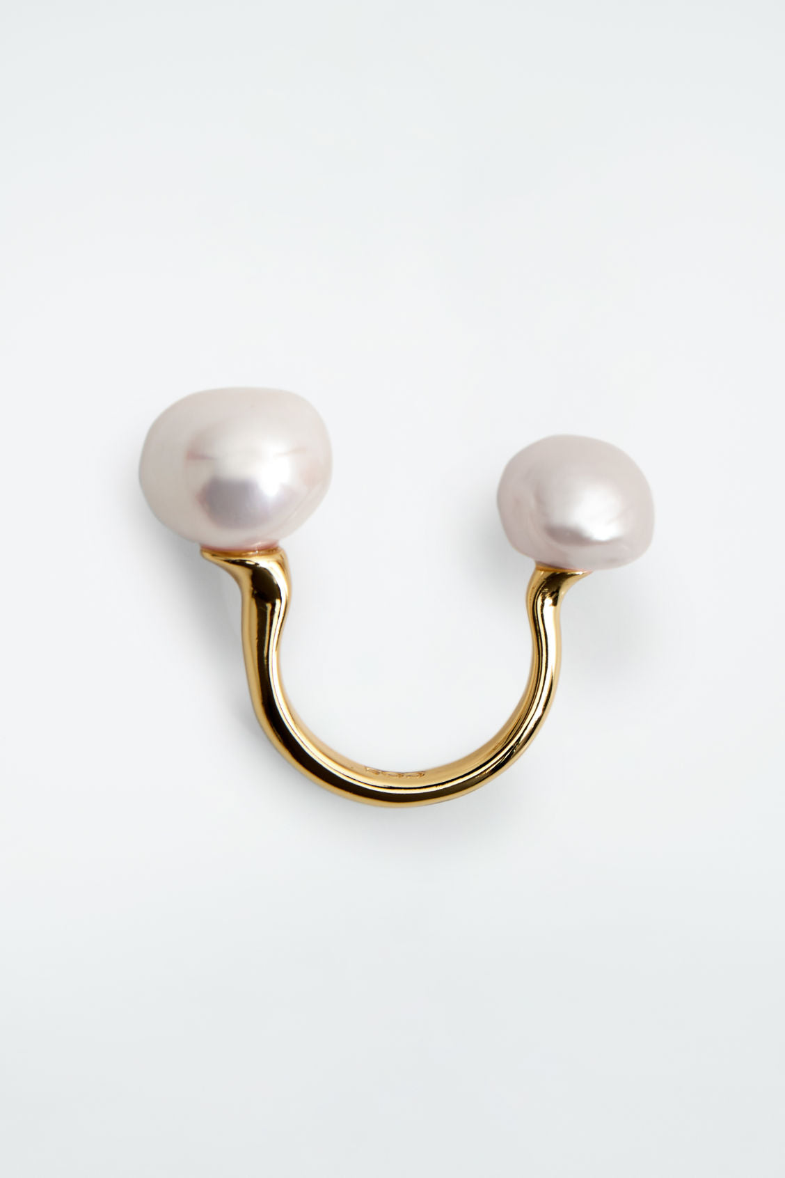 Floating freshwater pearl ring