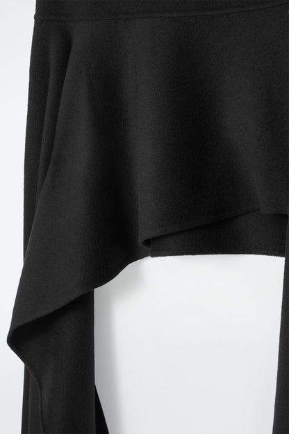 The double-faced asymmetric skirt