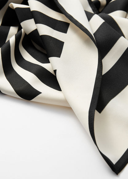 Graphic Motif Scarf