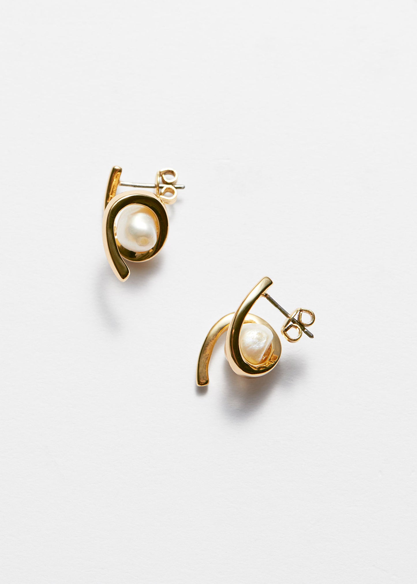 Swirl Pearl Stud Earrings