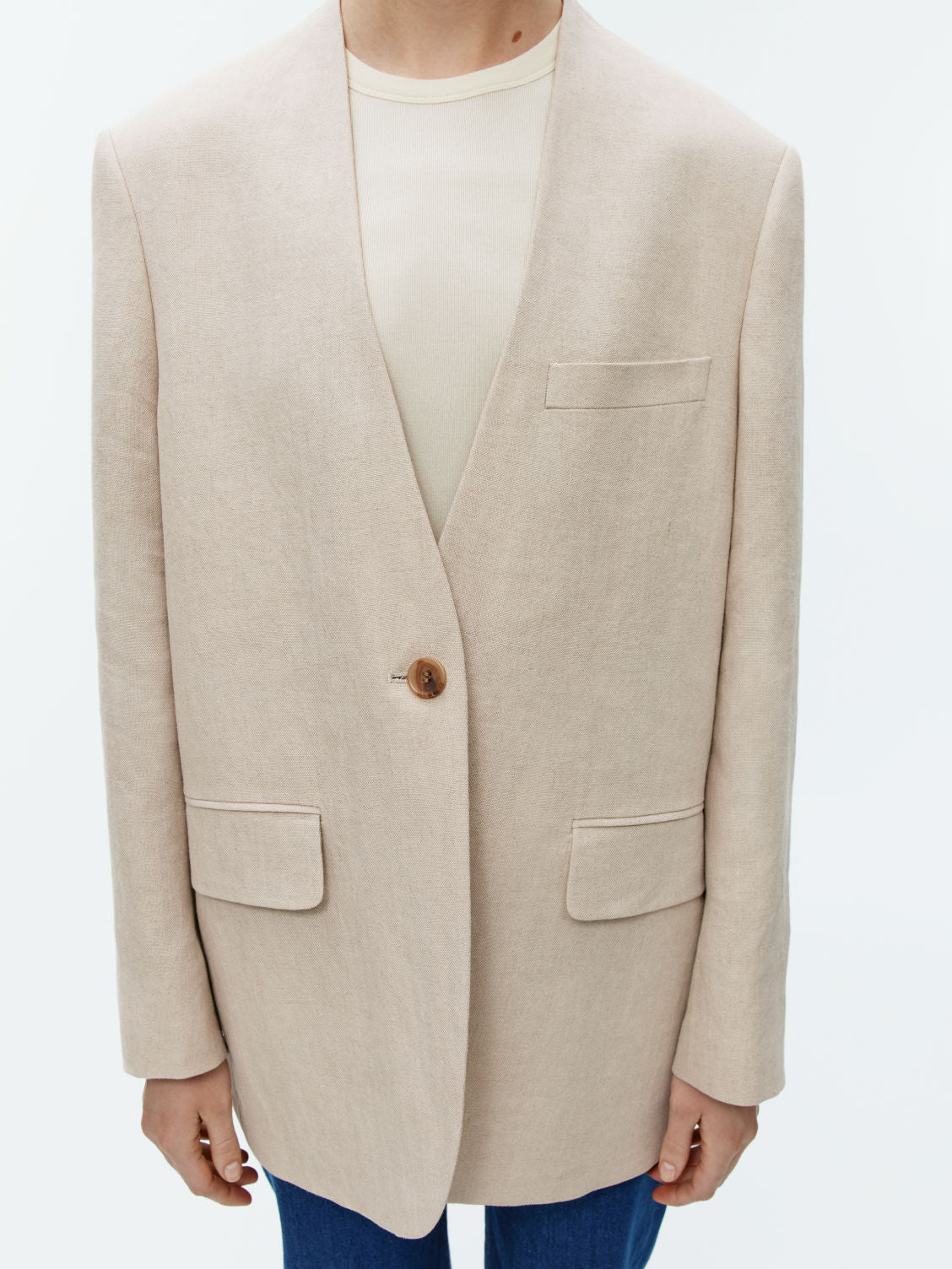 Collarless linen blazer