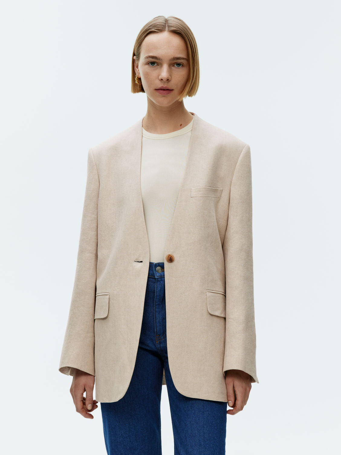 Collarless linen blazer