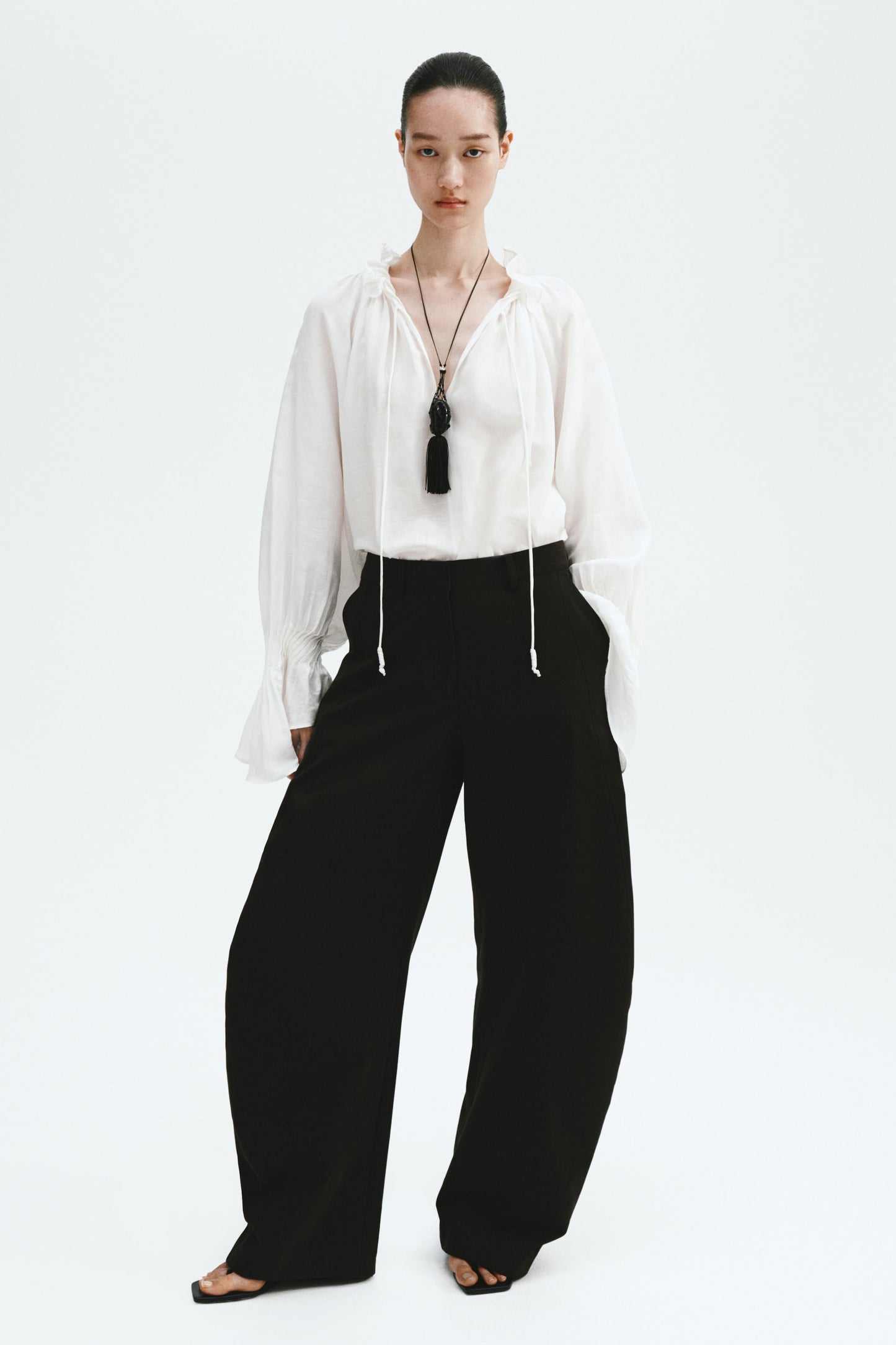 Balloon-leg trousers