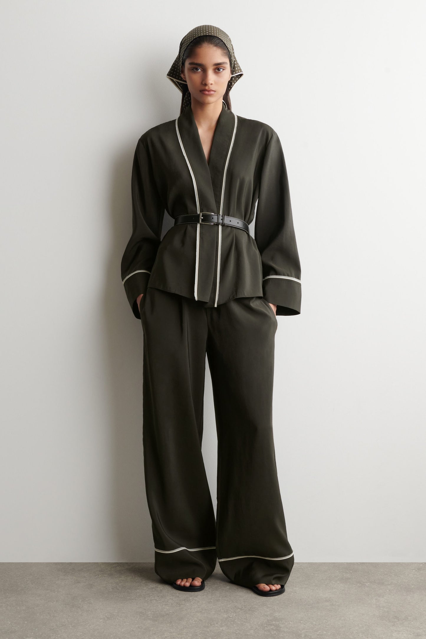 Contrast-piped belted wrap top
