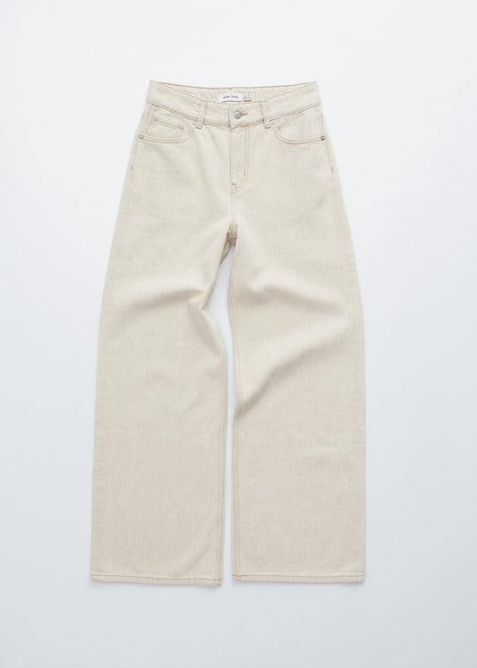 Relaxed Wide-Leg Jeans