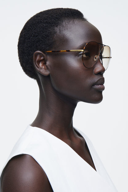 Wire-frame aviator sunglasses