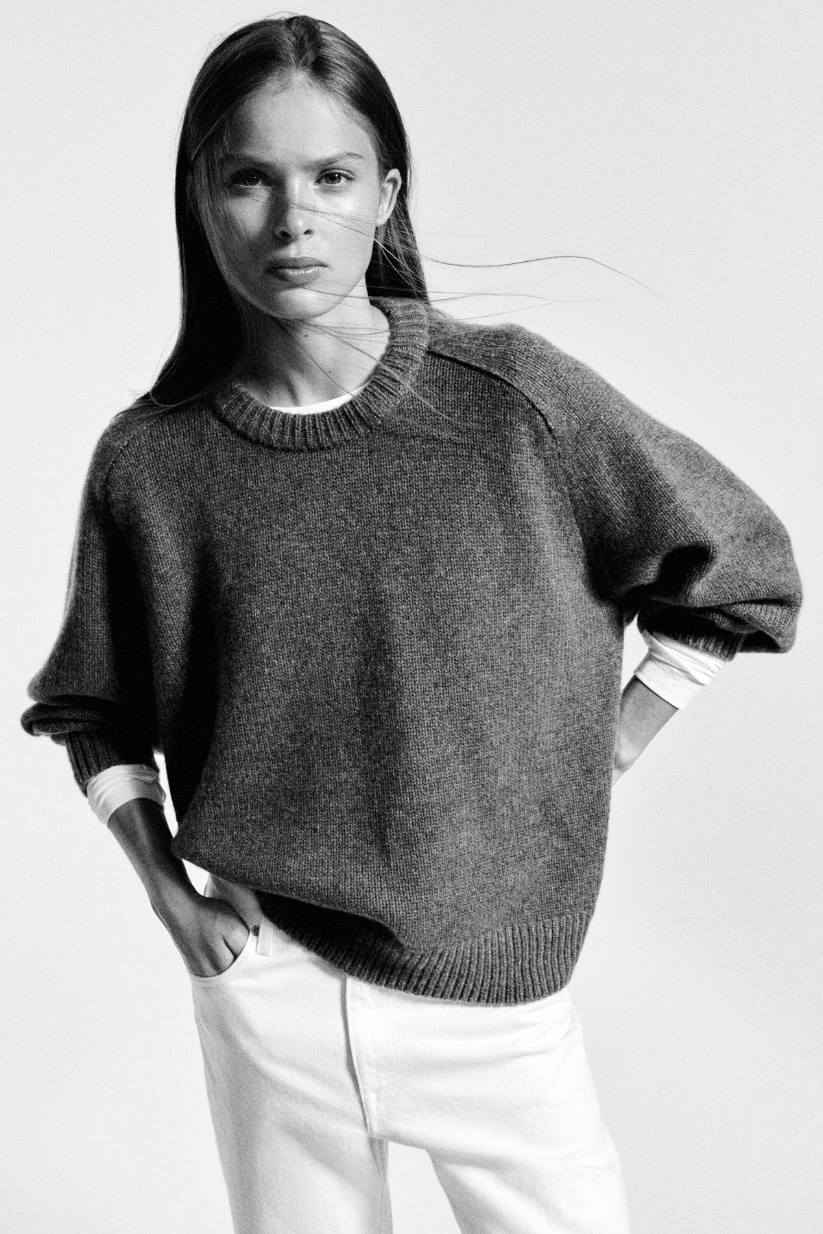ROUNDED CASHMERE CREW-NECK JUMPER