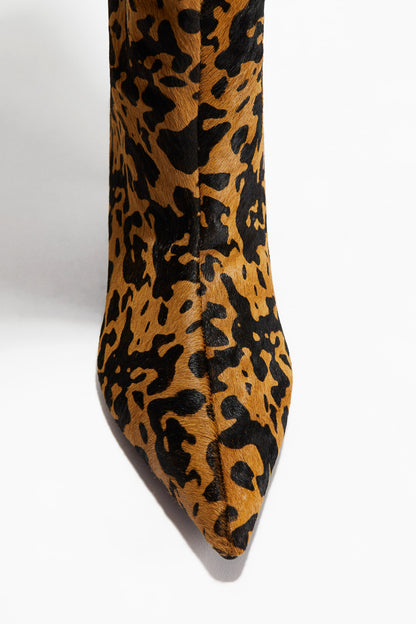 Kitten-heeled leather boots