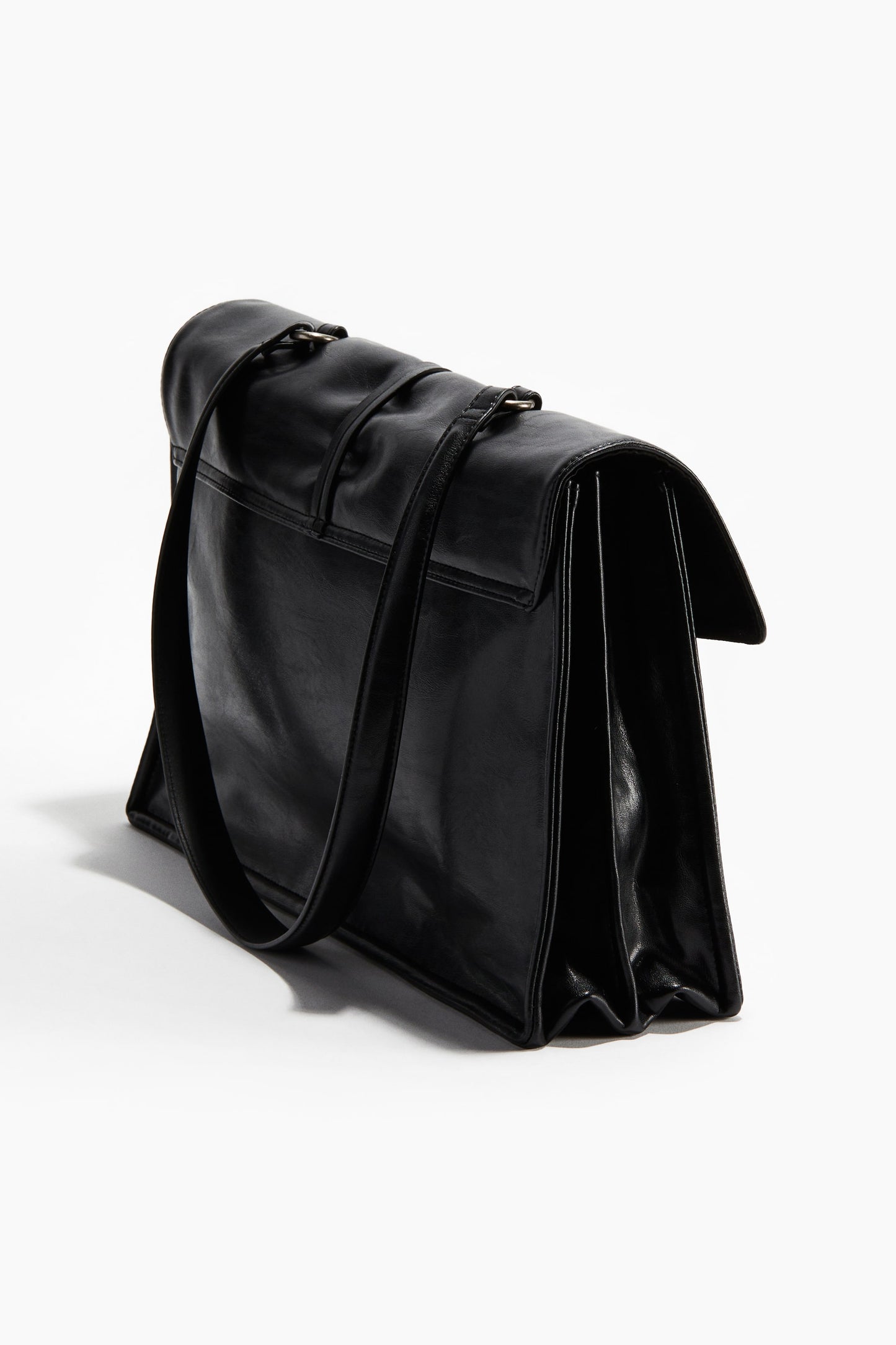 Charm-detail handbag