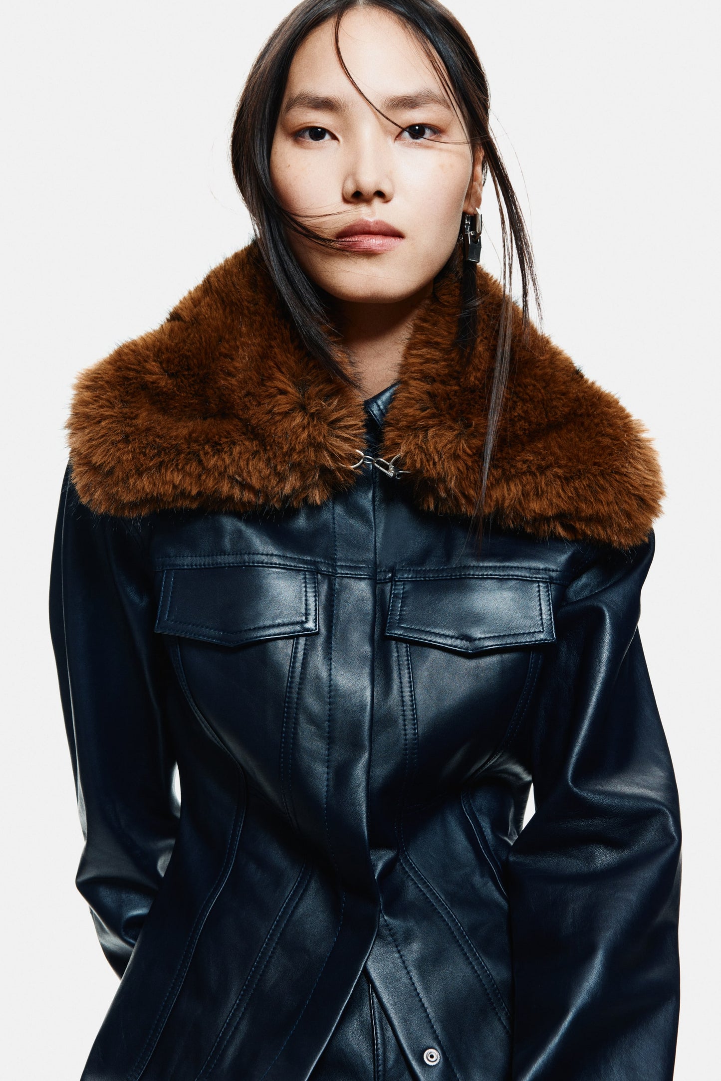 Chain-detail collar