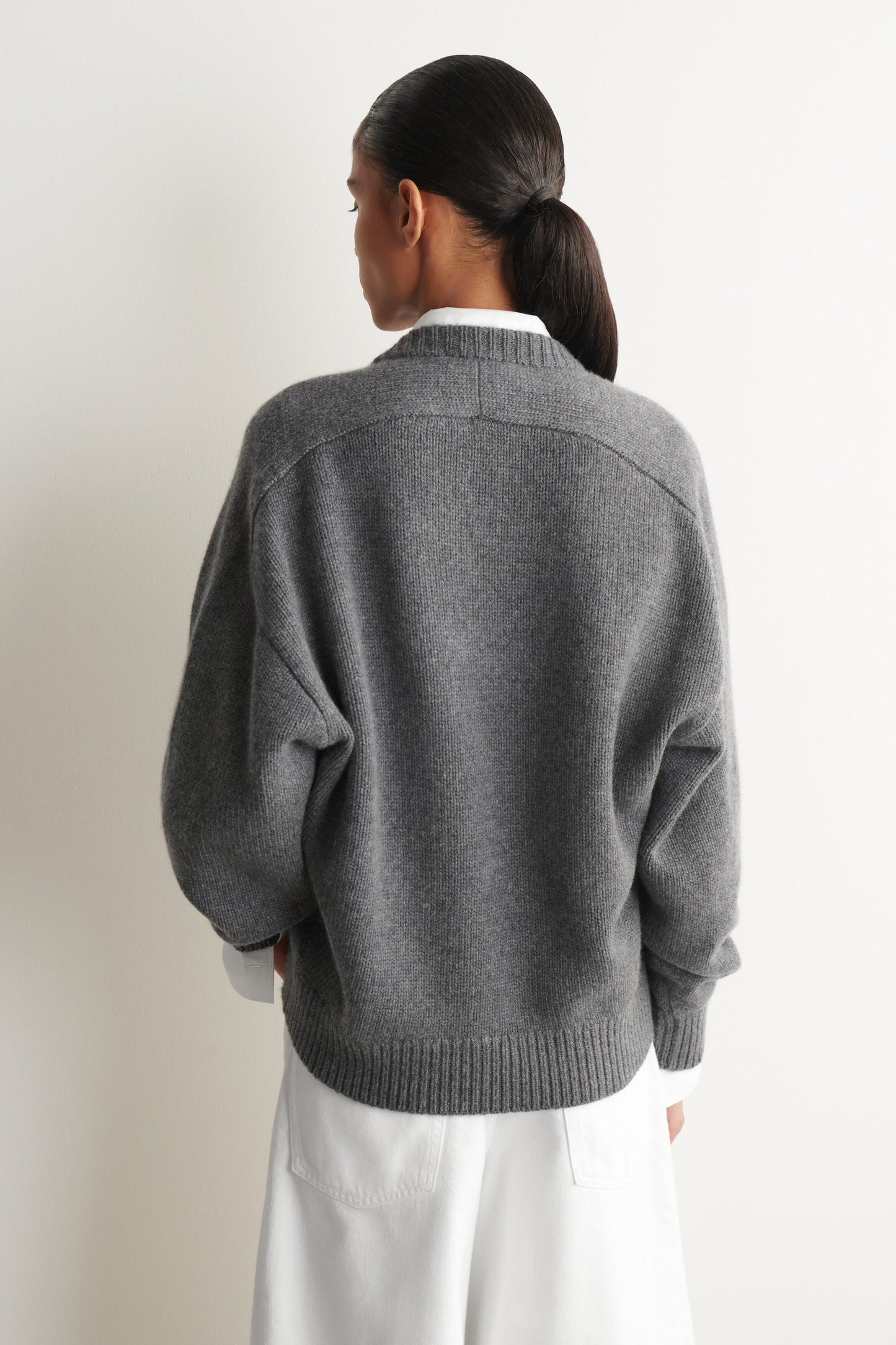 ROUNDED CASHMERE CREW-NECK JUMPER