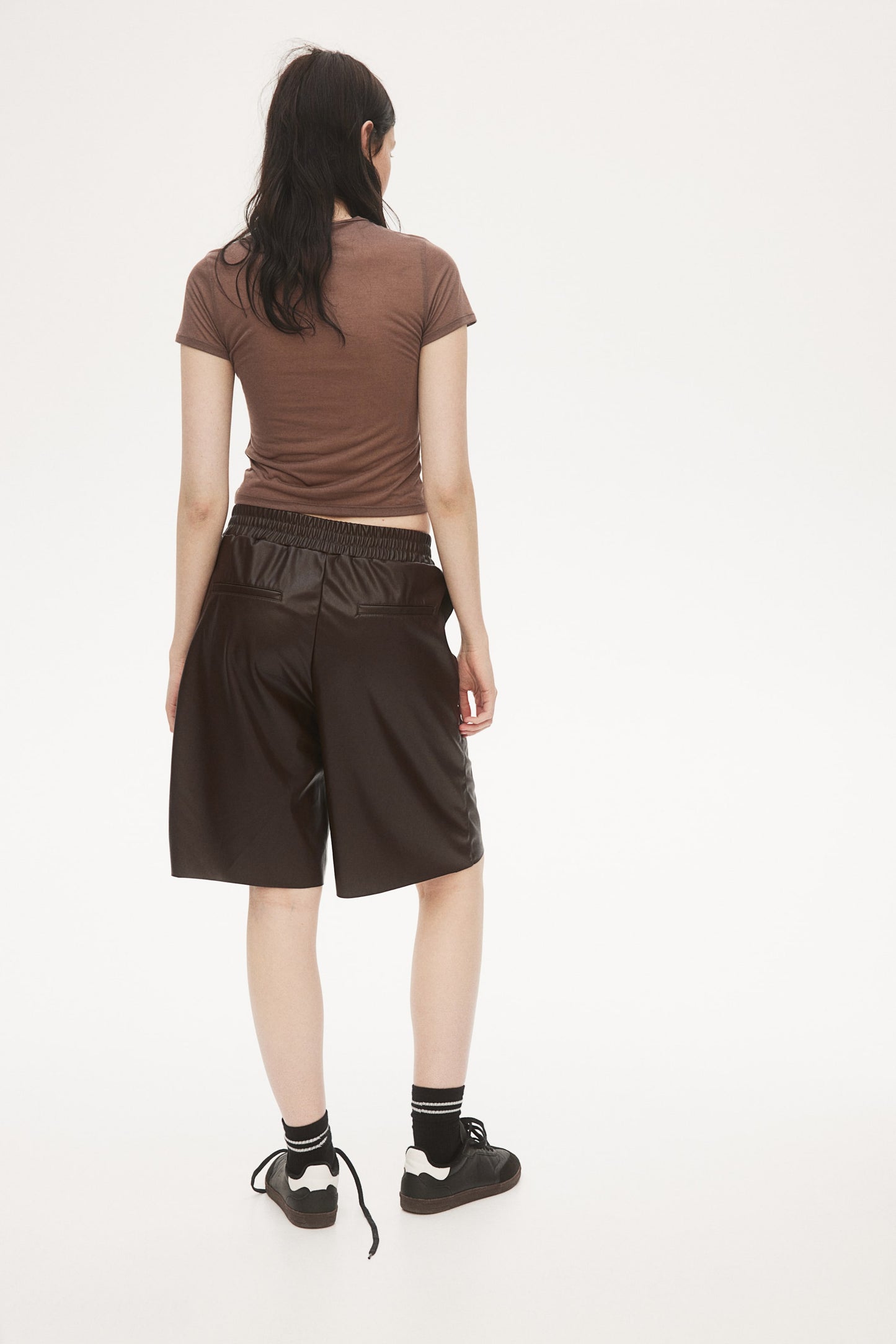 Coated Bermuda shorts