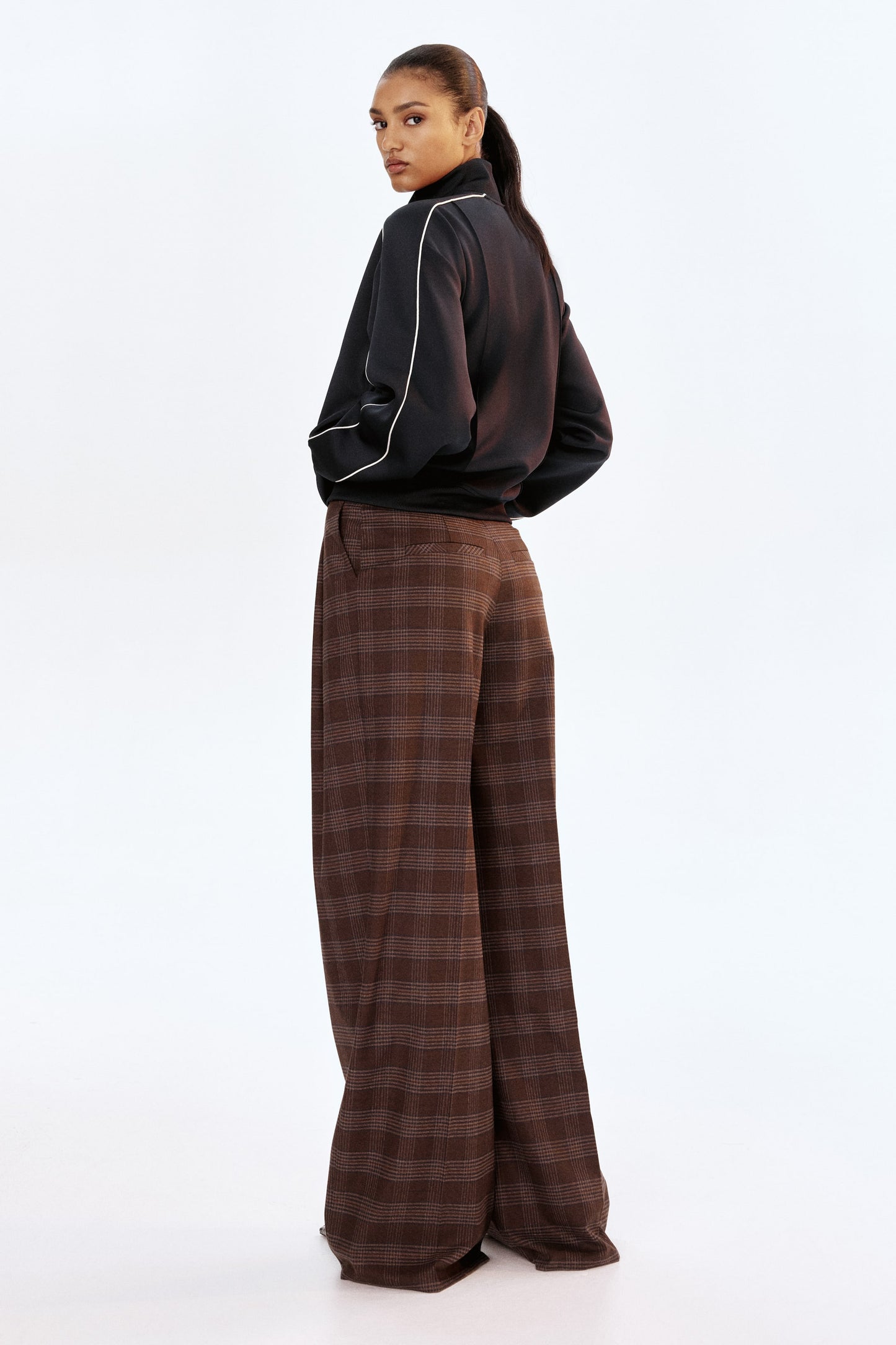 Wide tailored trousers