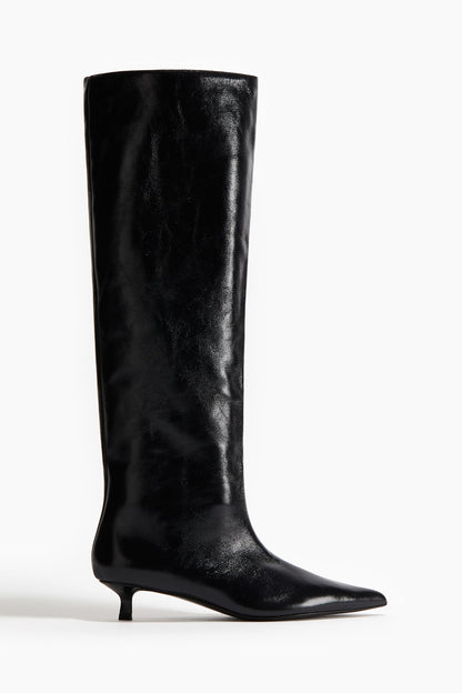 Kitten-heeled leather boots