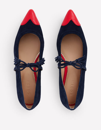 Tassel Tie Point Flat