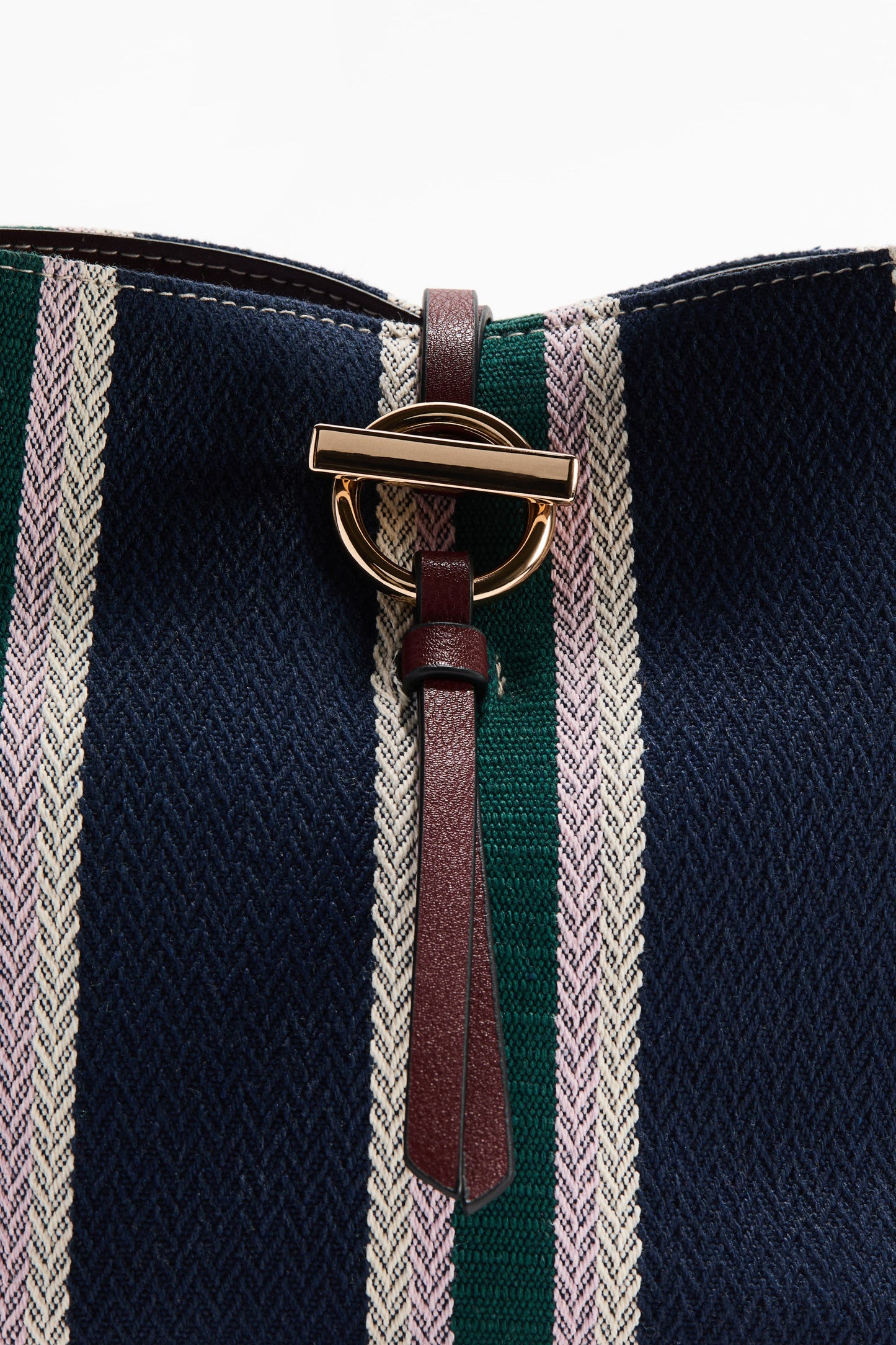Bucket bag