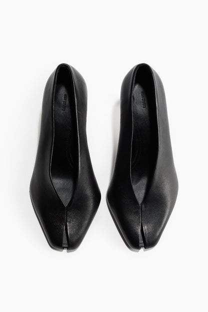 Leather court shoes