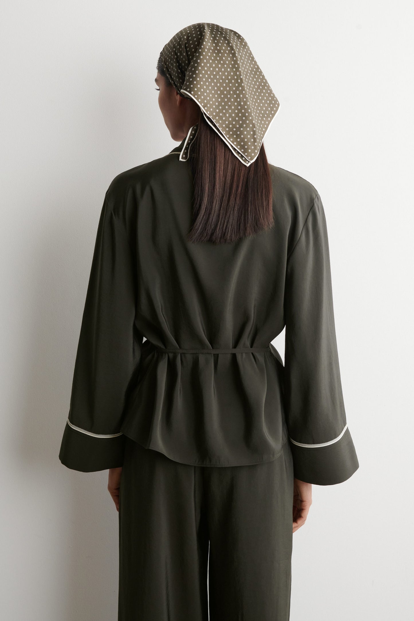 Contrast-piped belted wrap top